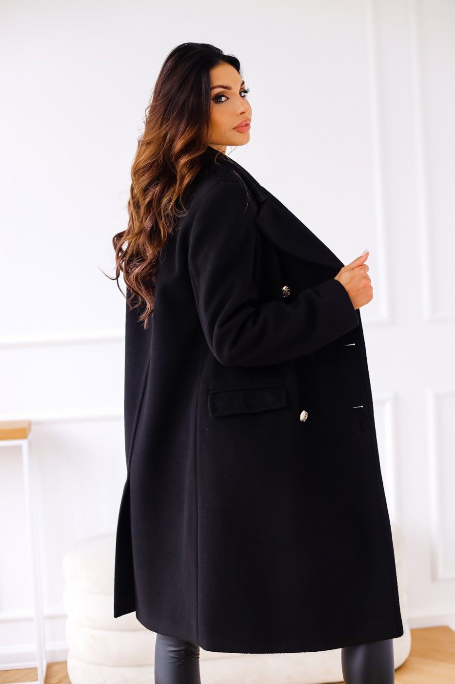 Manteau femme long à boutons coupe élégante en laine mélangée usage urbain