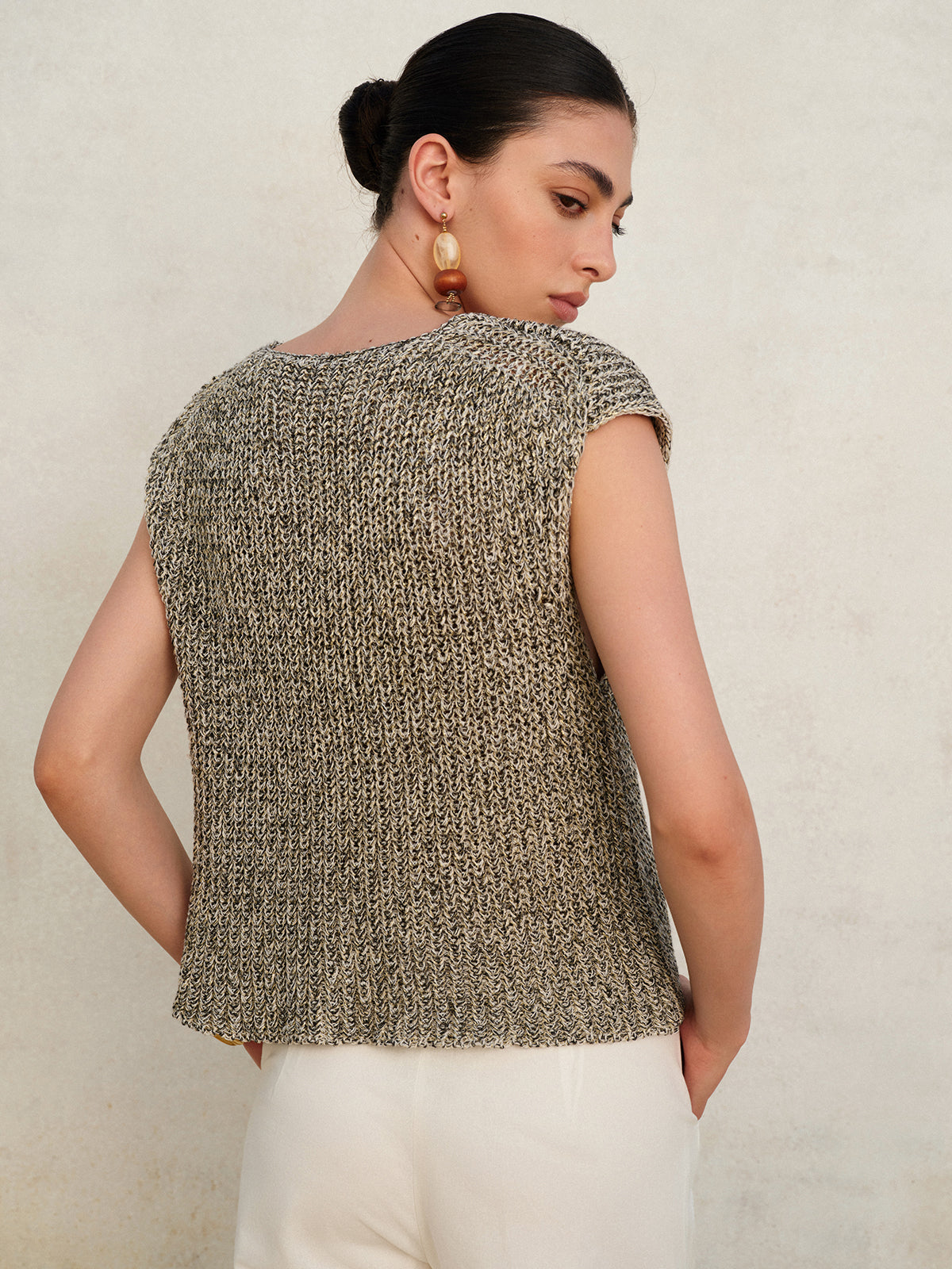 Gilet Femme Tricoté Sans Manches Fermeture Boutonnée Coupe Courte