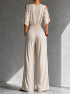 Combinaison femme élégante à col V croisé et pantalon large