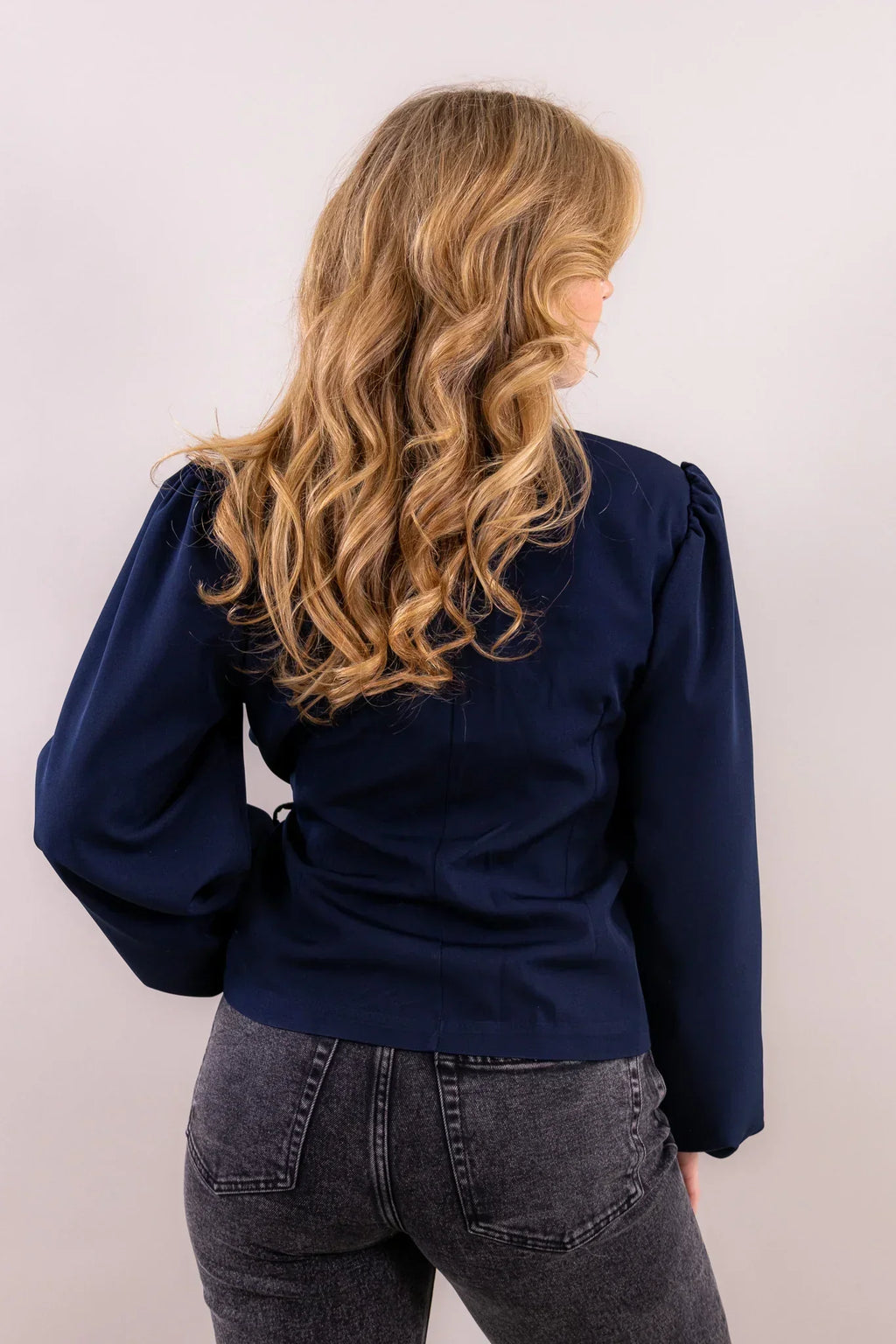 Blazer Femme Élégante à Manches Amples Chic Moderne et Allure Raffinée