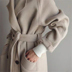 Manteau femme long ceinturé coupe ajustée en laine mélangée pour hiver élégant