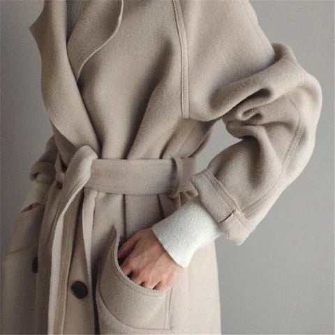 Manteau femme long ceinturé coupe ajustée en laine mélangée pour hiver élégant