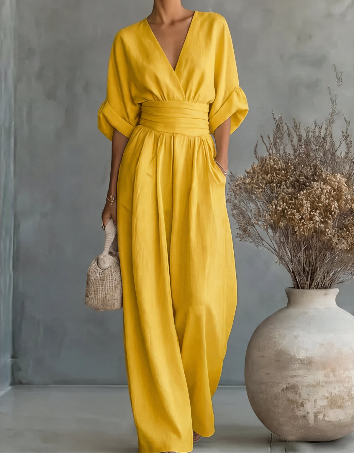 Combinaison femme à décolleté en V et pantalon fluide