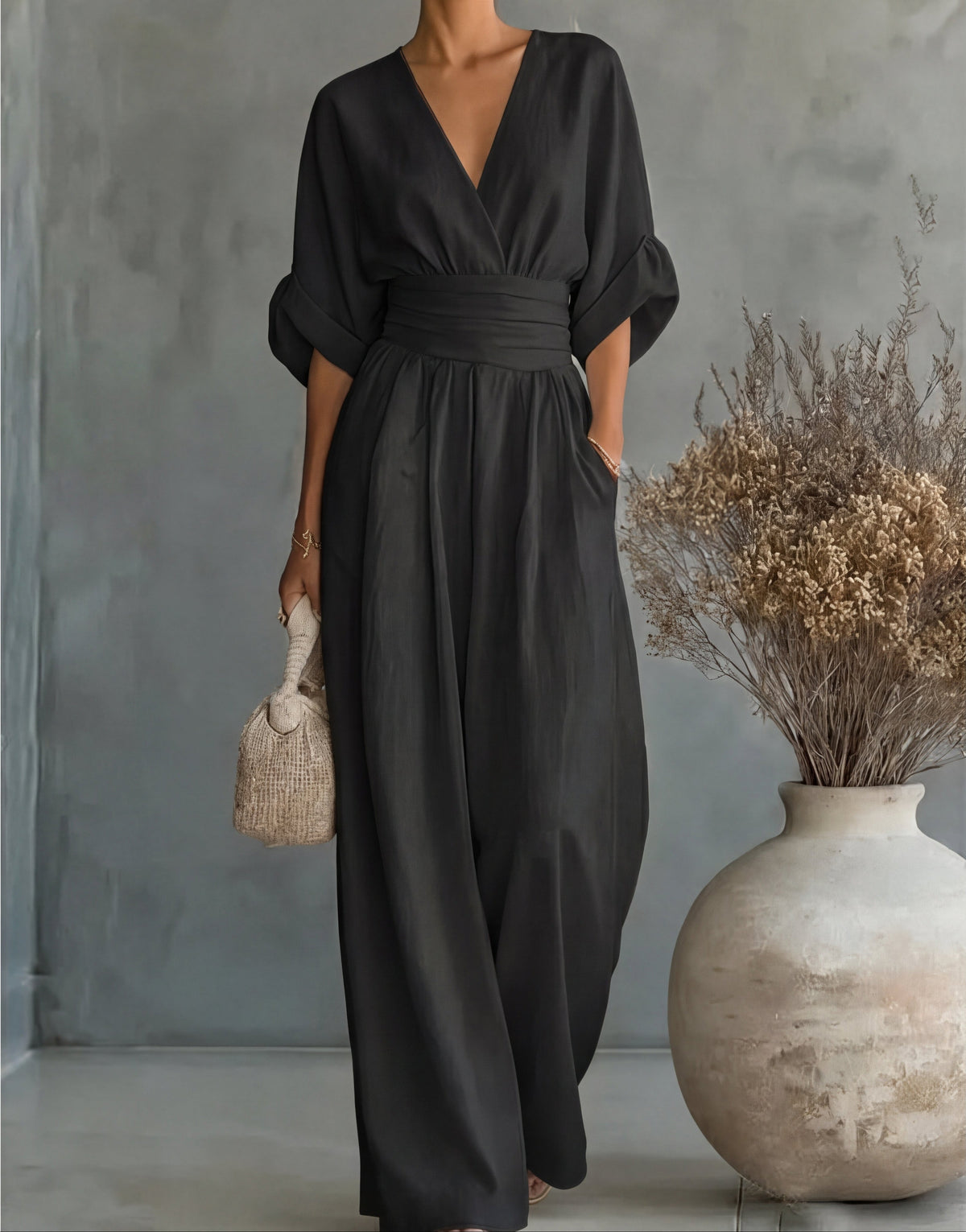Combinaison femme à décolleté en V et pantalon fluide