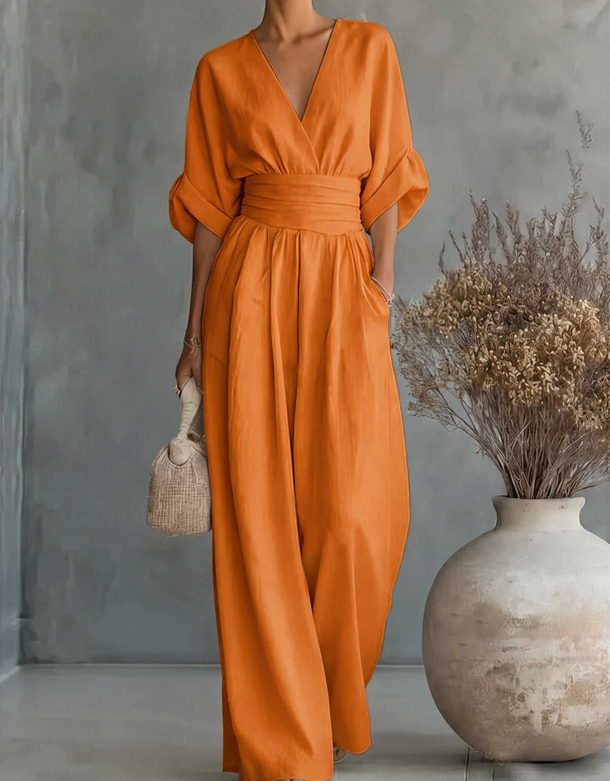 Combinaison femme à décolleté en V et pantalon fluide