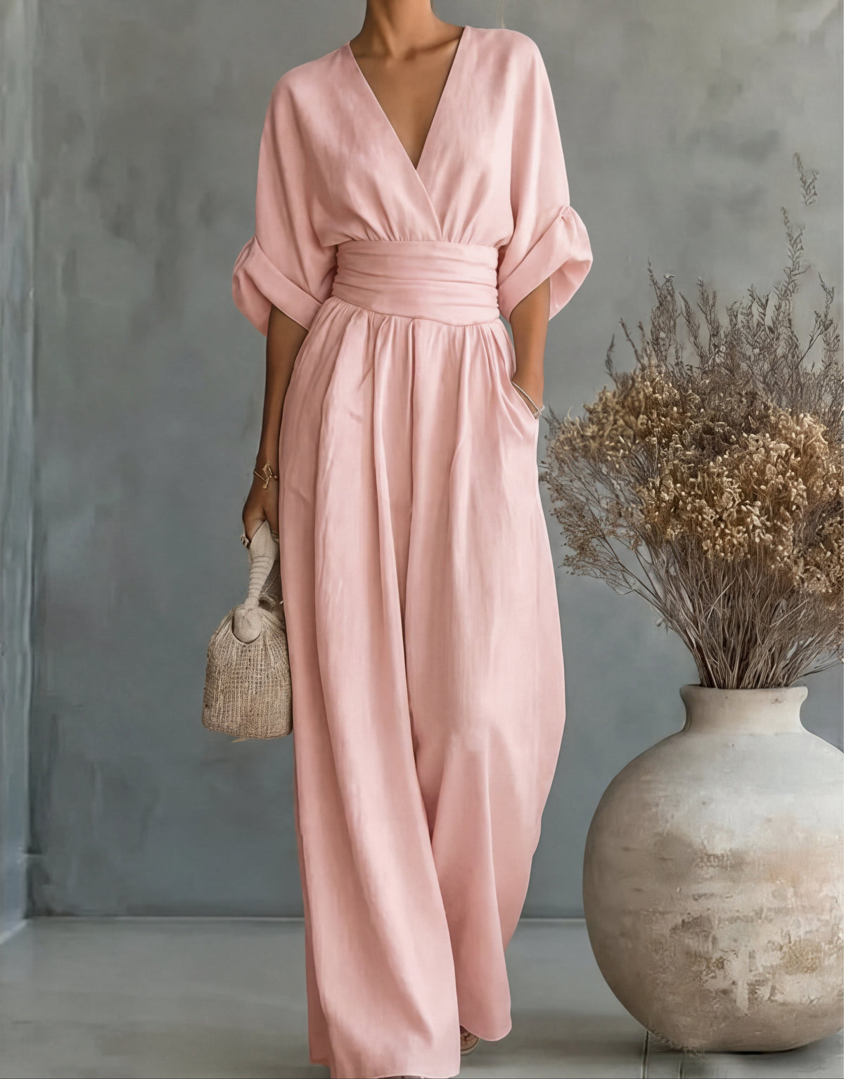 Combinaison femme à décolleté en V et pantalon fluide