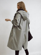 Imperméable femme avec capuche et ceinture – manteau de pluie élégant