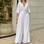 Combinaison femme élégante à col V croisé et jambes larges
