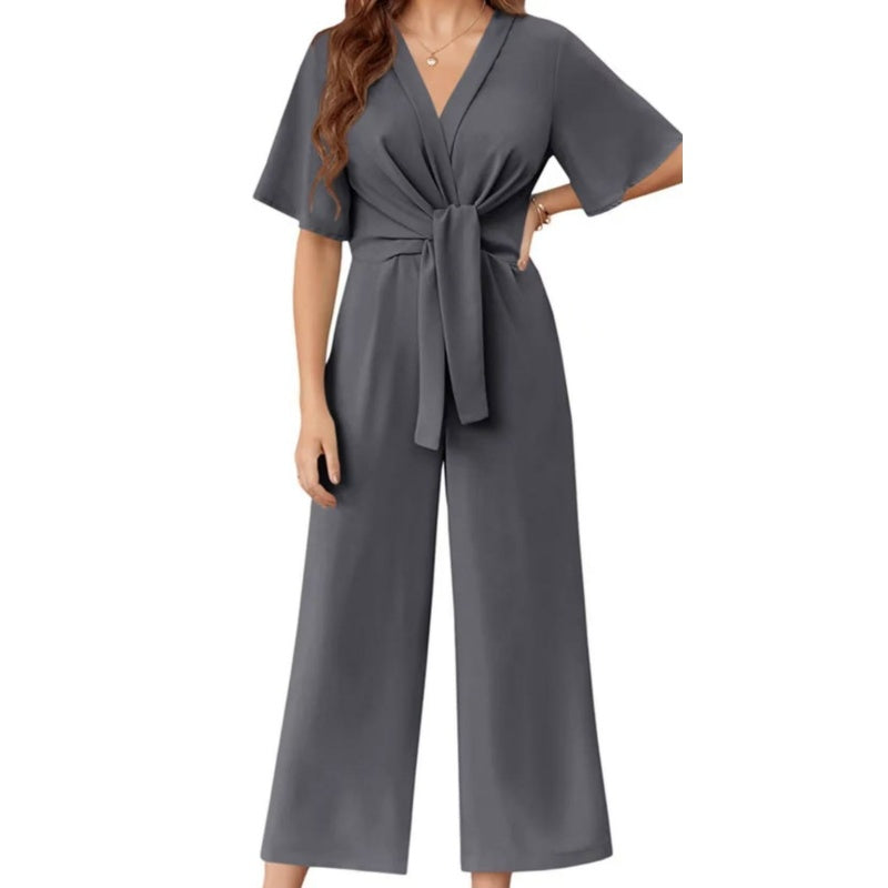 Combinaison femme élégante à jambes larges avec ceinture nouée