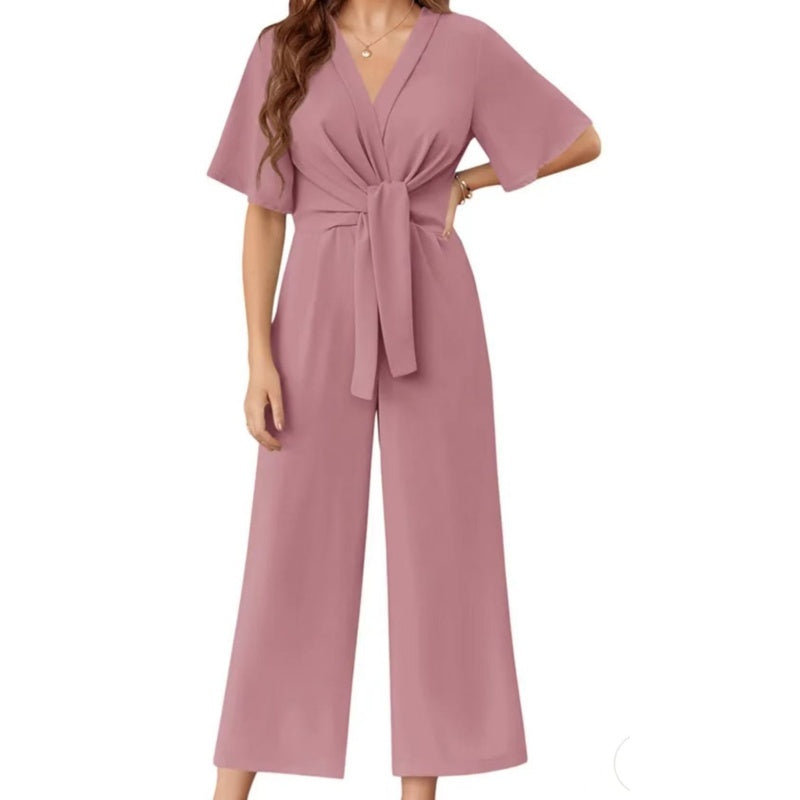 Combinaison femme élégante à jambes larges avec ceinture nouée