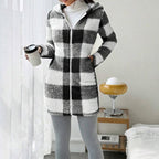 Veste femme longue à carreaux avec capuche – style cosy automne hiver
