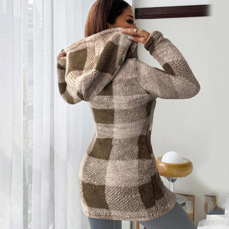 Veste femme longue à carreaux avec capuche – style cosy automne hiver