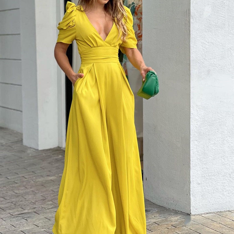 Combinaison femme élégante à col V et pantalon palazzo