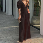 Combinaison femme élégante à col V et pantalon palazzo