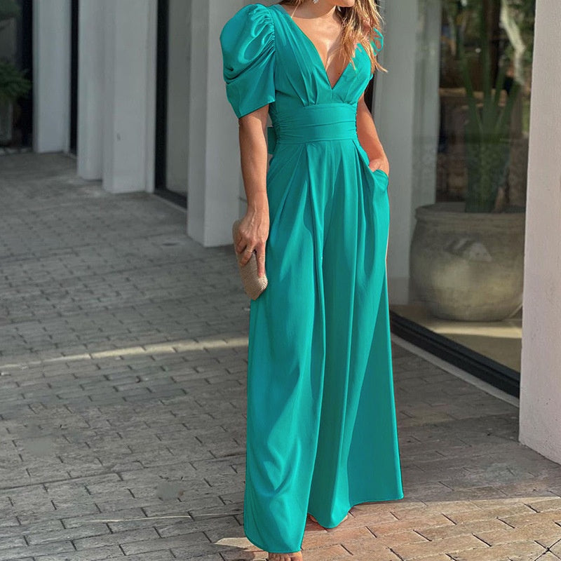 Combinaison femme élégante à col V et pantalon palazzo